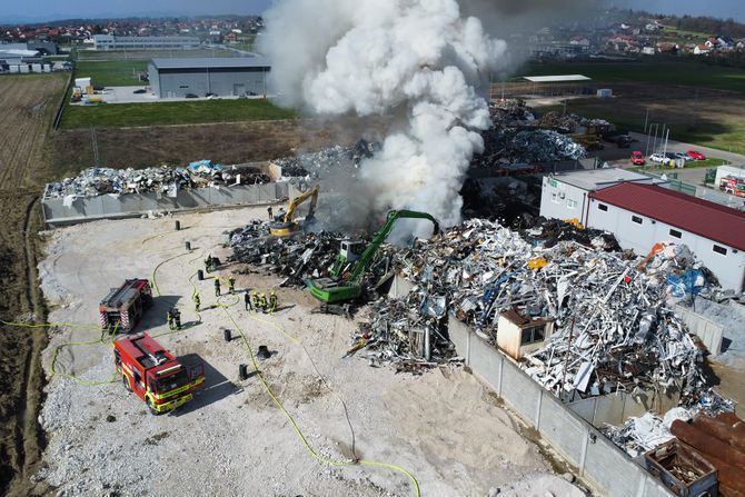 Požar u Božjakovini, gori odlagalište otpada Ekoholda