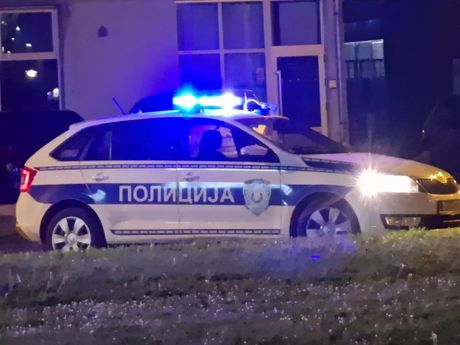 Novi Sad policija automobil Mercedes potera