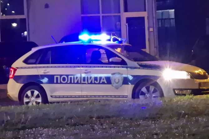 Novi Sad policija automobil Mercedes potera