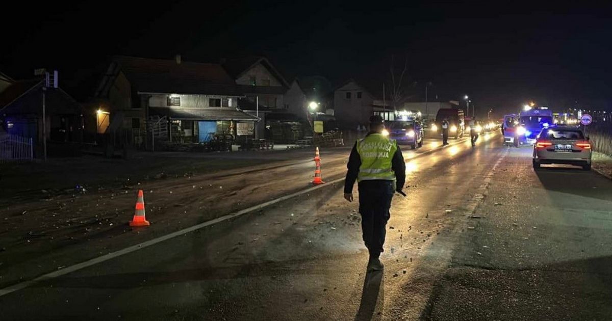 Drama na putu između Begeča i Futoga: Šleper sleteo s puta, pa se zapalio