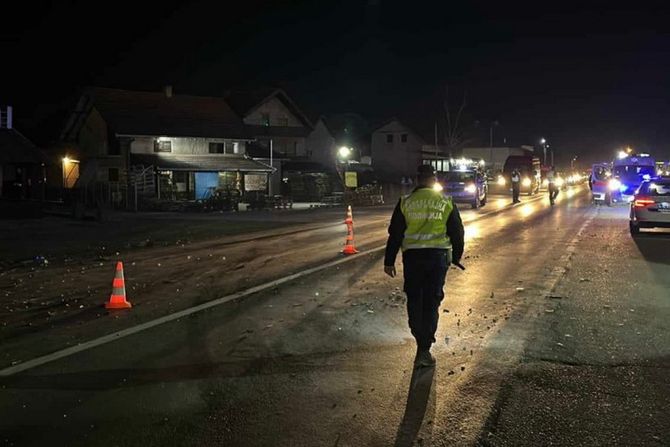 Kraljevo saobraćajna nesreća sudar šlepera i automobila