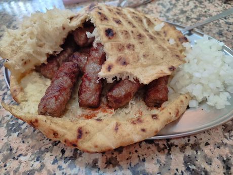 Visoko ćevapi i kafa Visoko ćevapi i kafa