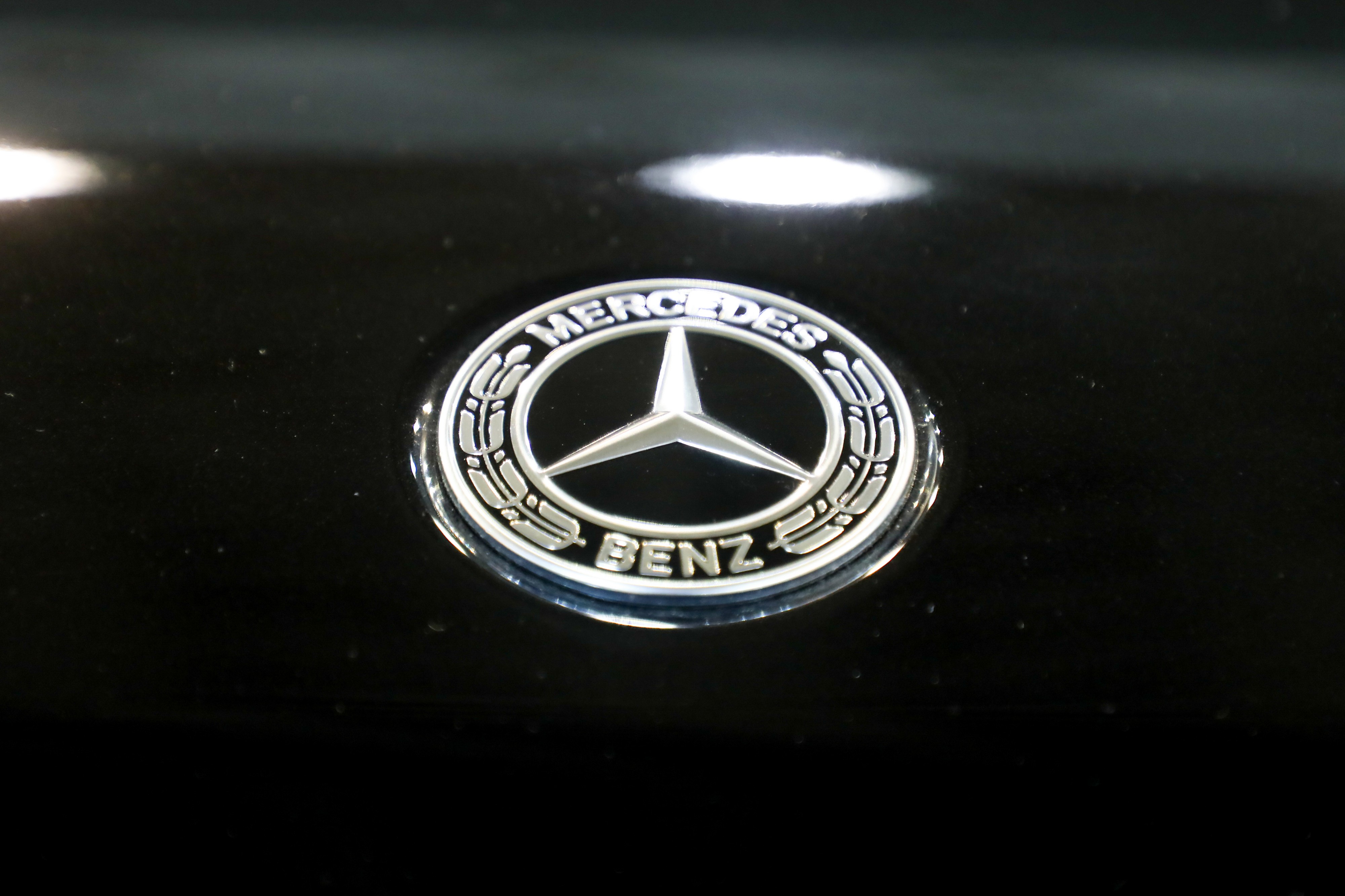 Kriza u auto-industriji menja sve: Mercedes kreće u proizvodnju vojnih vozila