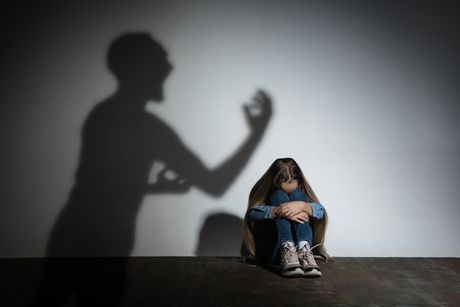Porodično nasilje muškarac viče
