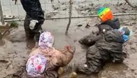 U danskom vrtiću deca se valjaju u blatu po kiši: Kažu da je zdravo po decu i da ih čini srećnim