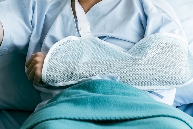 pacijent bolnica ruka zavoj pacijent bolnica ruka zavoj