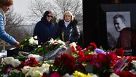 Majka Navaljnog posetila grob svog sina povodom 40 dana od njegove smrti