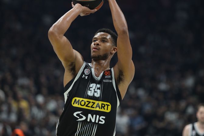 Košarka Evroliga KK Partizan KK Olimpijakos, Pi Džej Doužer