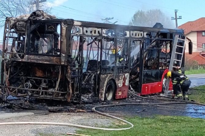Izgoreo autobus u Lipničkom Šoru Izgoreo autobus u Lipničkom Šoru