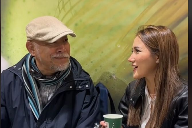 Tyen Rasif u Japanu sa iznajmljenim ocem Tyen Rasif u Japanu sa iznajmljenim ocem