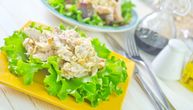 Recept za hrskavu i kremastu pileću salatu: Obogatite svoju prazničnu trpezu