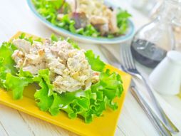 Hrskava i kremasta pileća salata