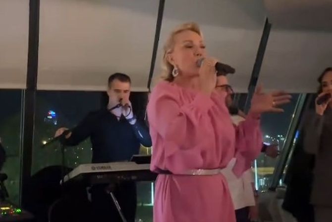Viktro Živojinović, Lepa Brena