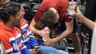 Snimak koji topi sva srca: Jokić zagrlio devojčicu na zagrevanju, ona se rasplakala gestom srpskog košarkaša