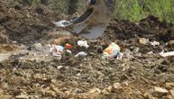 Search for Danka filmed close up: Reporters are right next to a landfill being cleared