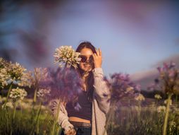 horoskop, zodijak, cveće, devojka, proleće, smeh