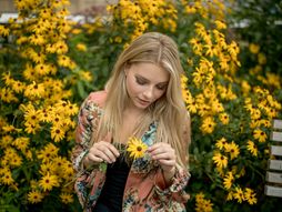 horoskop, devojka, proleće, cveće