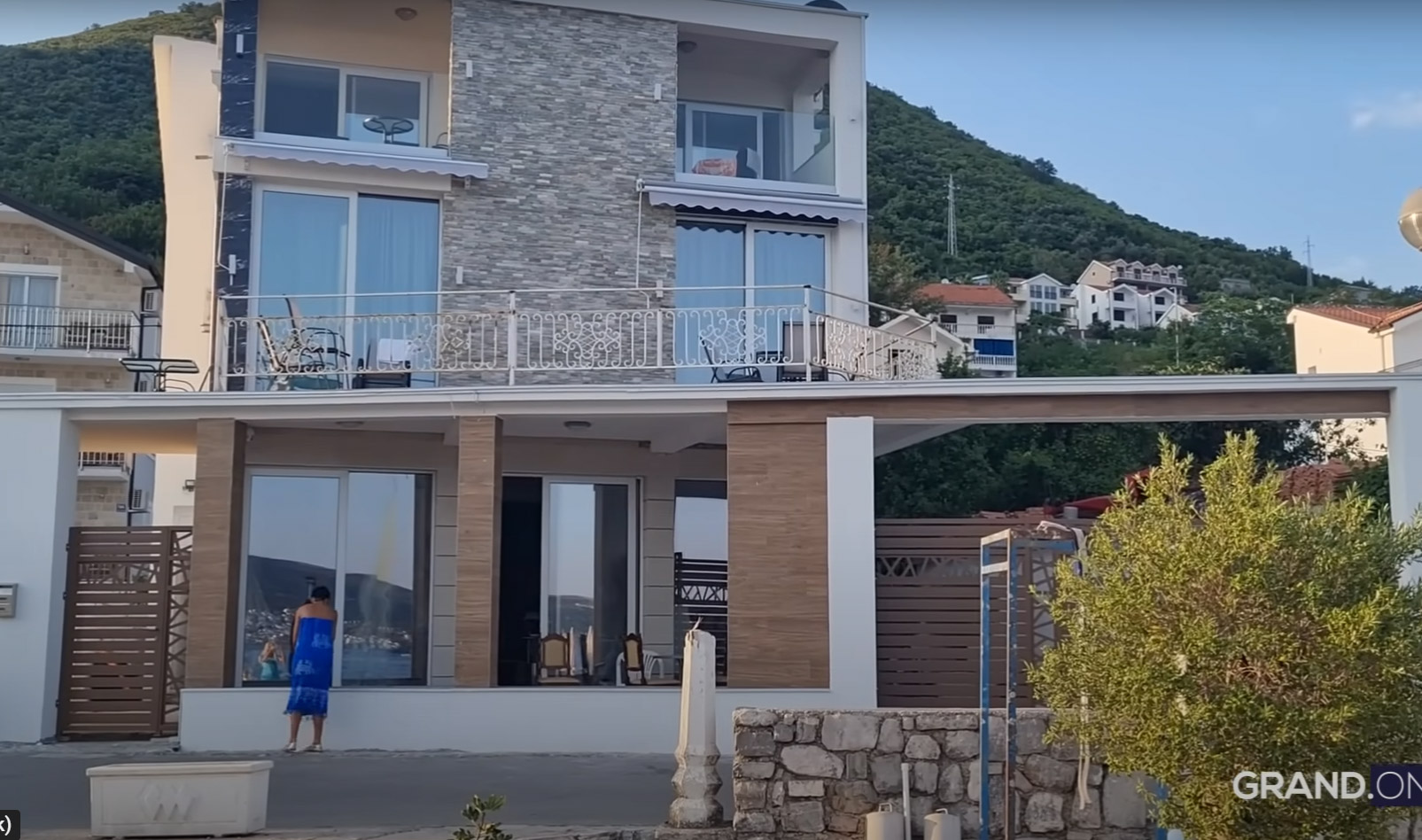 Baošići u plamenu, evakuisano nekoliko kuća: U žarištu požara u CG, folker ima vilu: Nedavno dao 200.000€