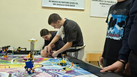 Đaci, Prva Kragujevačka gimnazija, robot