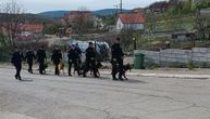 Ovako policajci sa psima spasiocima neumorno pretražuju teren gde je nestala mala Danka (2): Slike sa terena