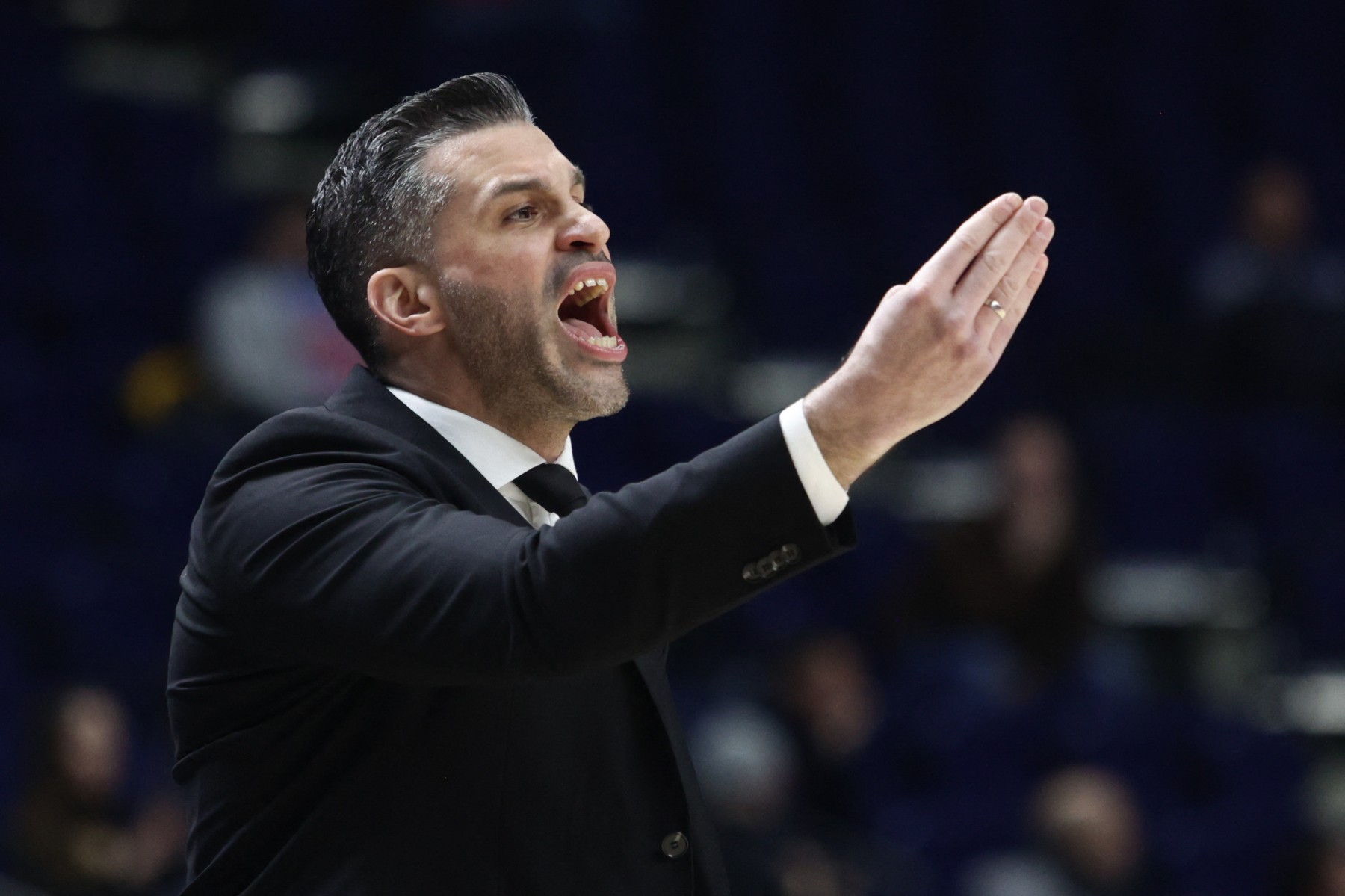 Dušan Alimpijević isključen, navijači skandirali njegovo ime, Bešiktaš pobedio Karšijaku u ludoj završnici