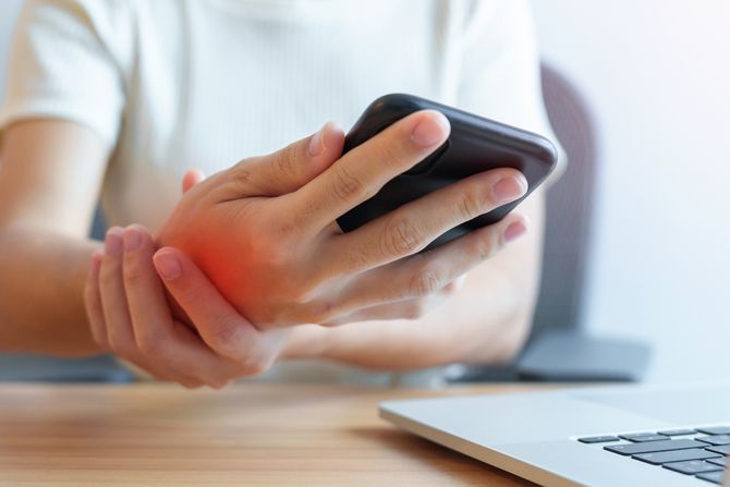 Držanje mobilnog telefona Držanje mobilnog telefona