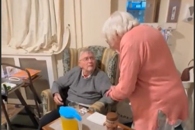 Bračni par u staračkom domu Bračni par u staračkom domu