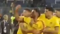 Jezive scene u Argentini: Navijač kamenicom gađao fudbalera, a ovaj sa rascepanom glavom hteo da se bije