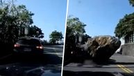 Jeziv snimak! Ogromna stena u sekundi smrskala automobil, vozač preživeo ludom srećom