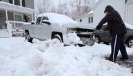 Jaka snežna oluja pogodila severoistok SAD, ima poginulih