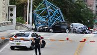 Kran sa zgrade pao na most na Floridi, poginuo građevinski radnik, troje povređeno