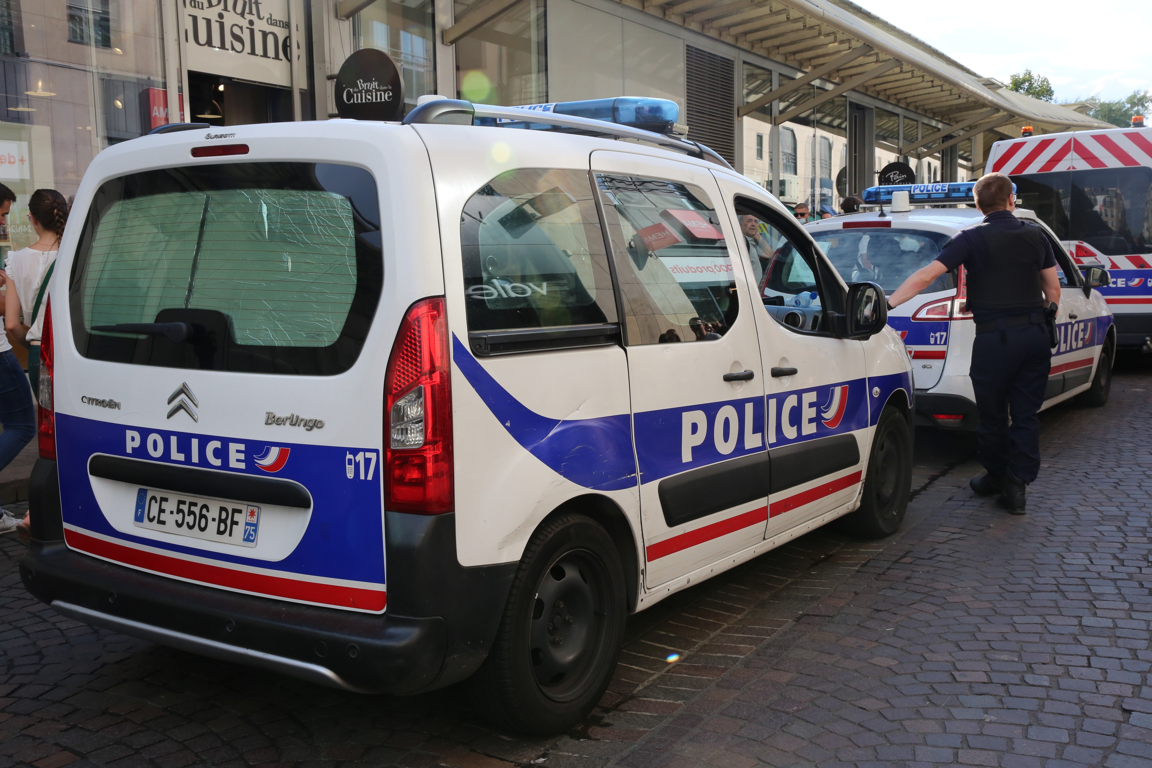 Stariji par pronađen mrtav u stanu, komšije alarmirale policiju: Među uhapšenima i njihova unuka