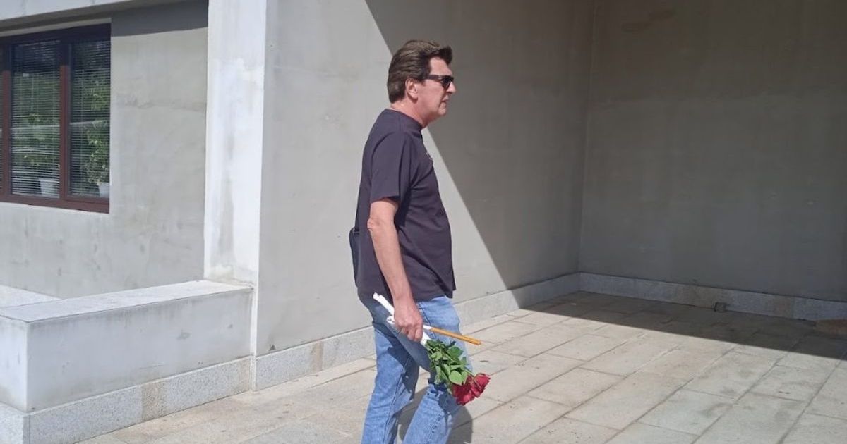 Naš najpoznatiji roker u mladosti prodavao ešarpe: Danas živi opušteno i skromno, vozi se gradskim prevozom