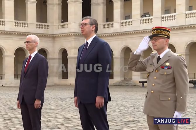 Aleksandar Vučić, Pariz