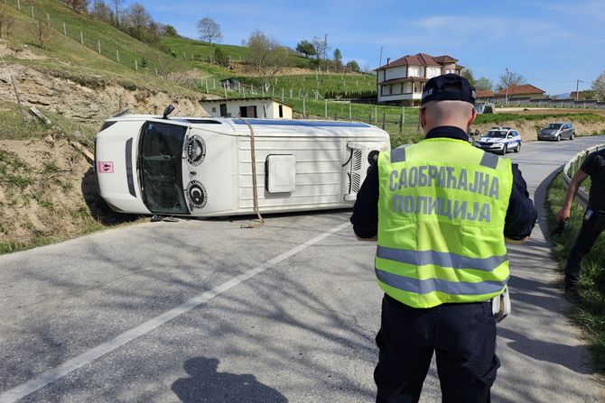 Saobraćajna nesreća Novi Pazar Kombi islamskog vrtića sleteo s puta