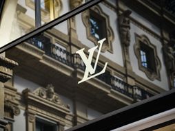 Lui Viton, Louis Vuitton