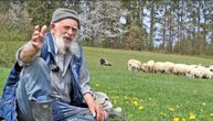 Nedo (91) je najstariji pastir u Bosni, kreće se uz pomoć štapa, ali ima psa: Bela zamenjuje moje noge i oči