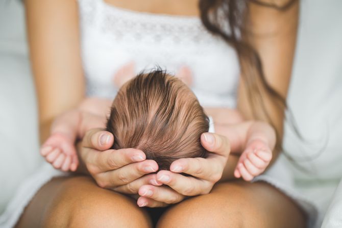 beba, spavanje, spavanje u rukama, mama i beba