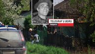 Ožalošćeni donose cveće za sahranu Dalibora Dragijevića koji je umro u policiji