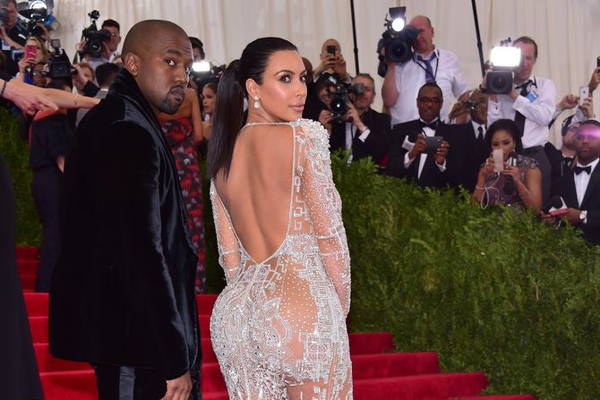 Kim Kardašijan i Kanje Vest Kavali haljina Kim Kardašijan i Kanje Vest Kavali haljina