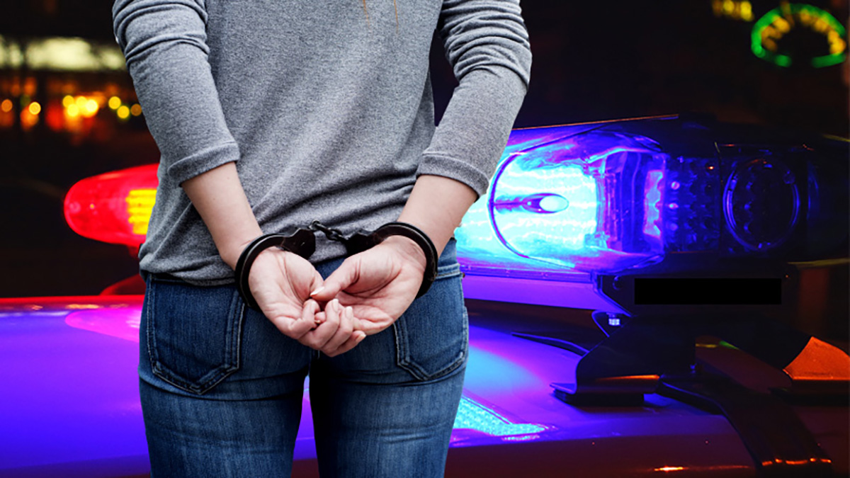 Policajci jedva savladali dve pijane žene: Napravile opšti haos u 3 ujutru!