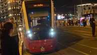 Varnice, plamen i gust dim kulja sa zapaljenih strujnih žica: Tramvaji iz smera ka gradu ne idu