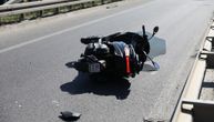 Oboren motociklista (36): U udesu "zaradio" prelom noge, prevezen u Urgentni centar
