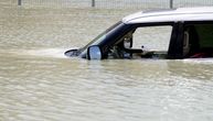 Opet nevreme u Dubaiju: Kiša pada od noćas, poplavili putevi, uveli škole na daljinu
