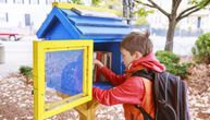 Penzioner iz Lukićeva napravio malu uličnu biblioteku: Mogu da pozajme ili poklone knjigu, a dostupna je 24h