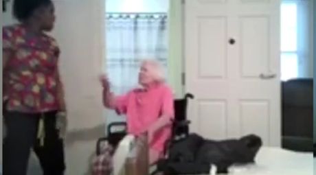 Medicinska sestra tuče pacijentkinju u domu