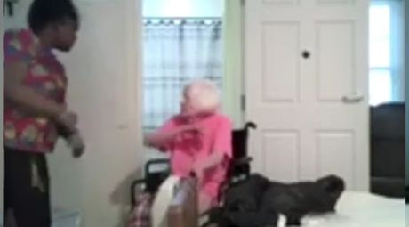 Medicinska sestra tuče pacijentkinju u domu