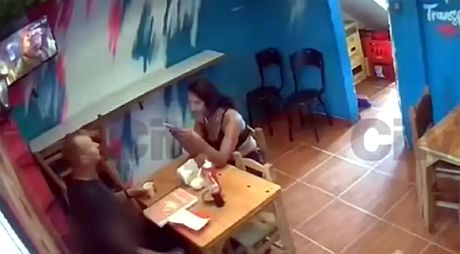 Kolumbija pedofil devojčica majka Kolumbija pedofil devojčica majka