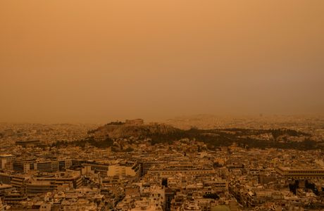 Grčka prašina pesak Sahara narandžasto nebo