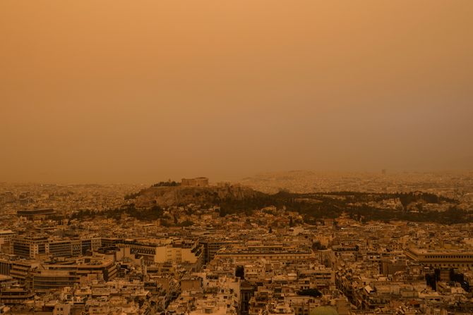 Grčka prašina pesak Sahara narandžasto nebo